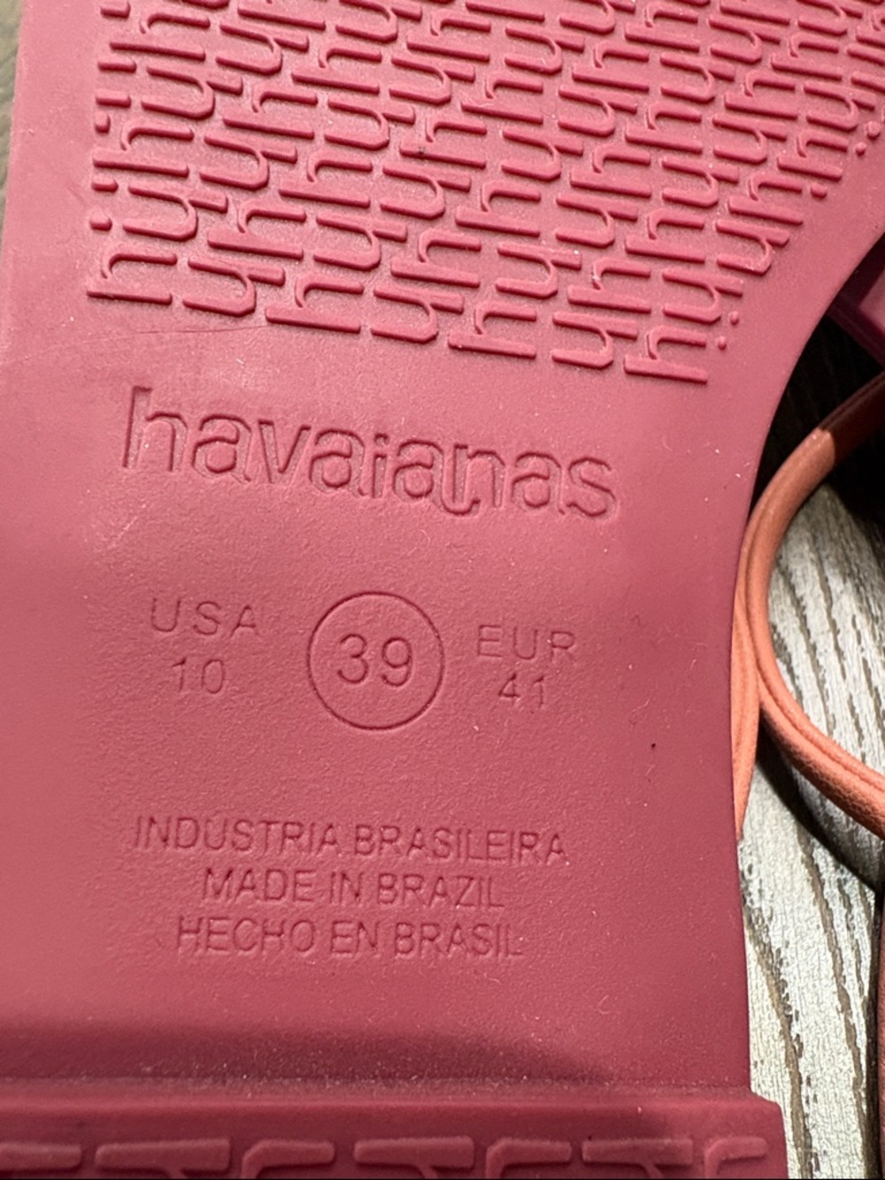 Havaianas. Women's Coral Pink Strappy Flat Sandals. Size 10 - Picture 6 of 6